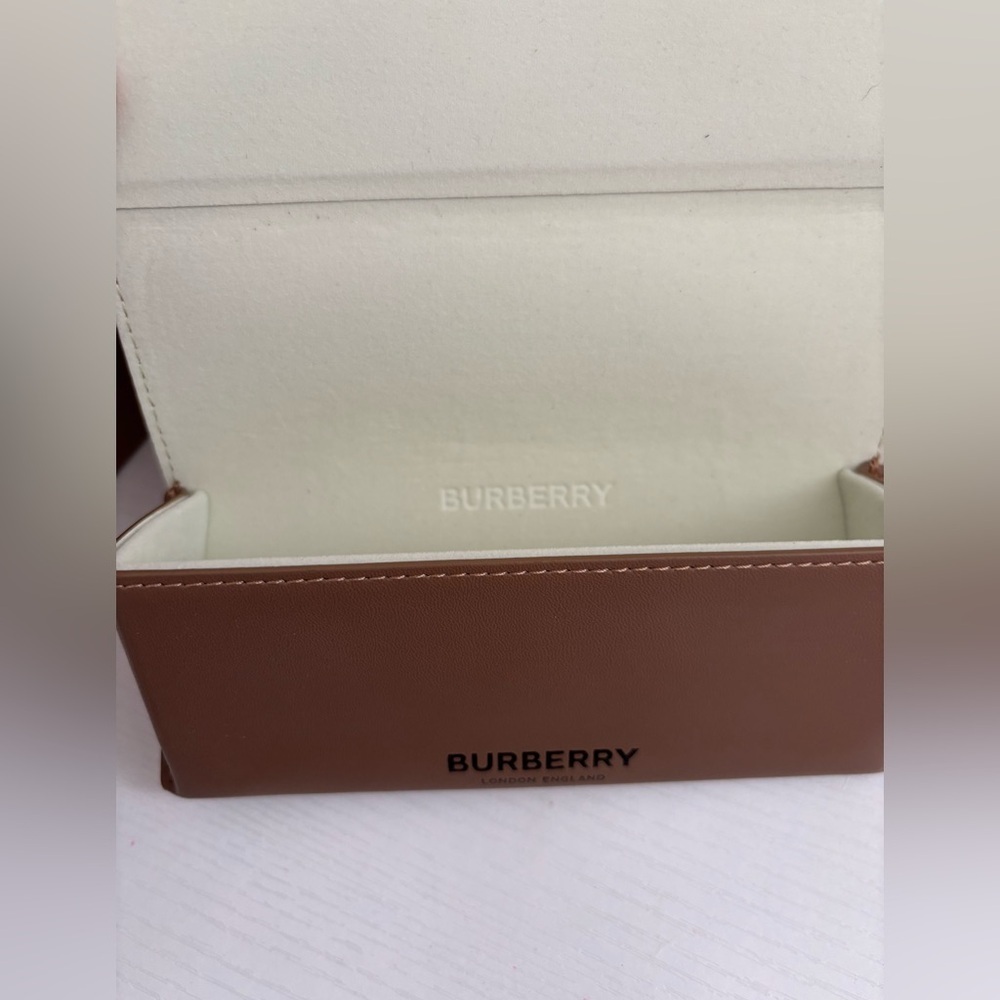 Burberry glasses case and box ONLY - Picture 3 of 4